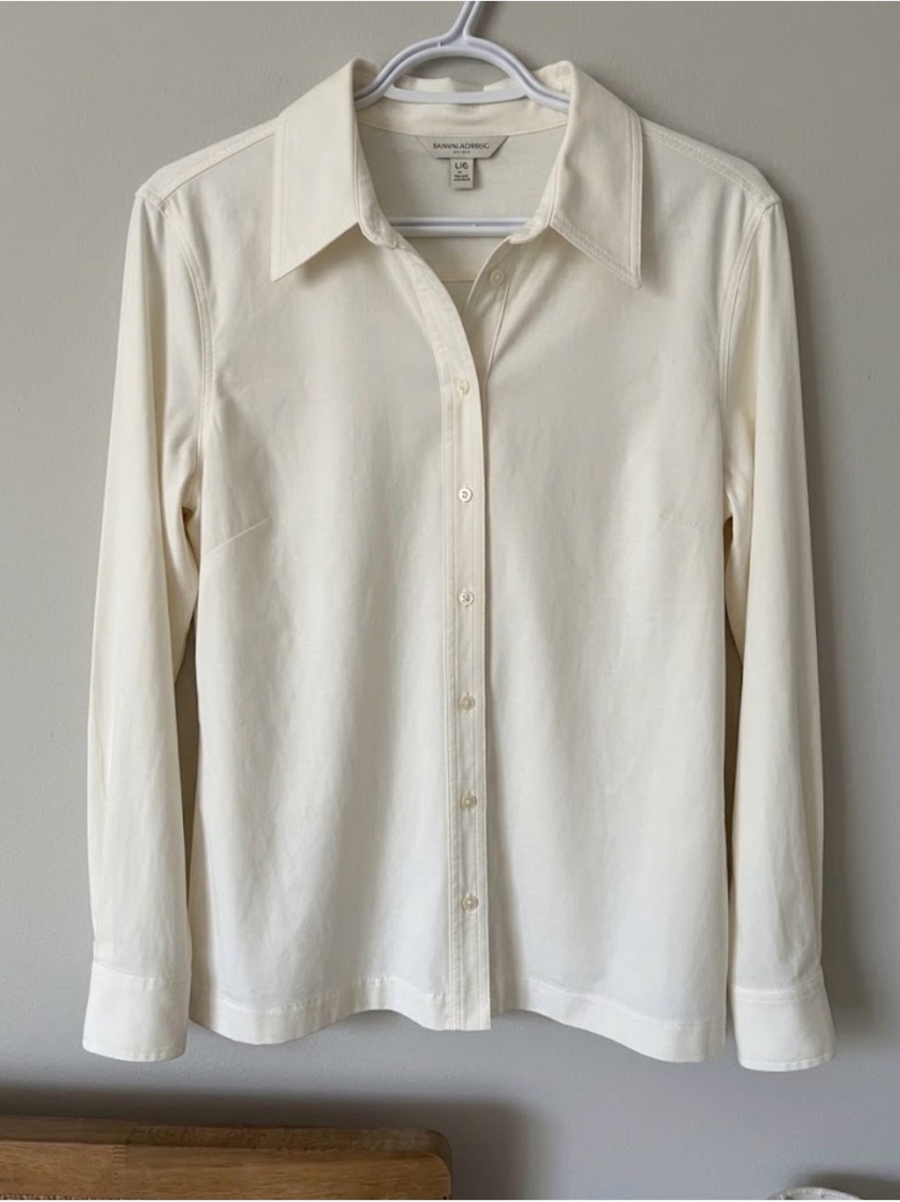 Banana Republic Women's Cream Off-White Button-Down Shirt 100% Cotton